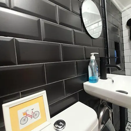 Cool & Cozy Center Apartment