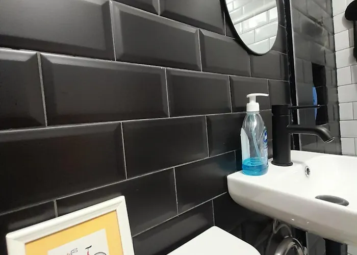 Cool & Cozy Center شقة