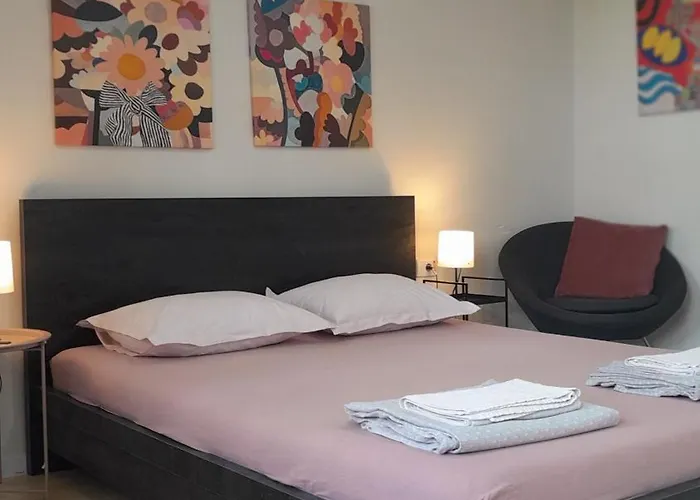 Cool & Cozy Center شقة